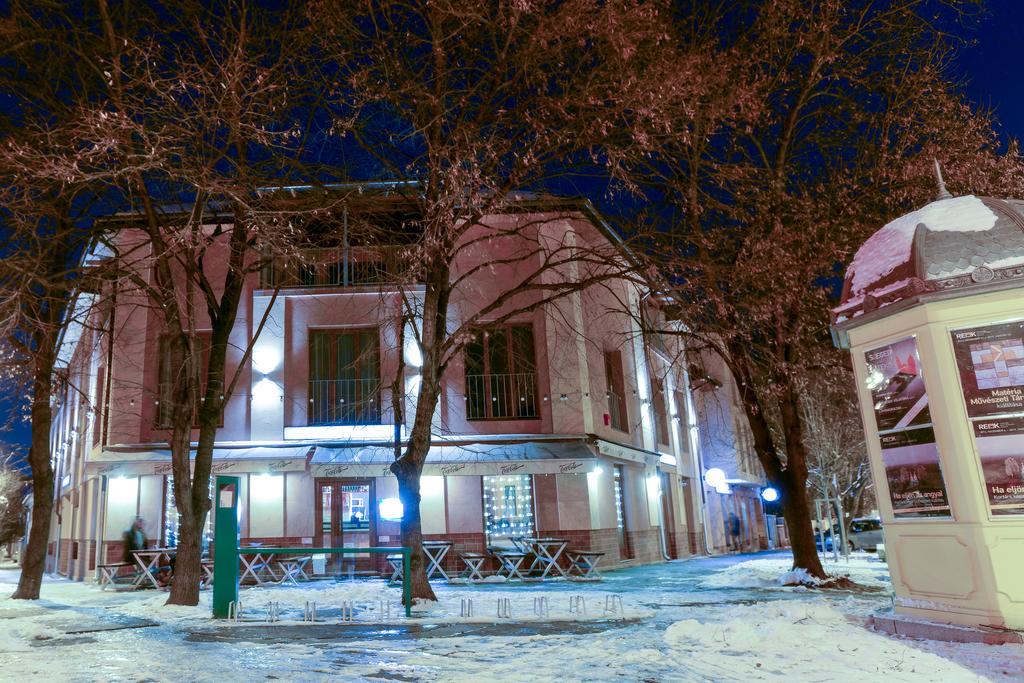 Maya Panzio-Rezidencia Szeged Exterior foto